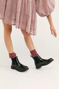 Dr Marten Chelsea Boots, Dr Martens Chelsea, 2976 Chelsea Boots, Chelsea Boots Outfit, Dr Martens 2976, Doc Martens Style, Free People Boots, Doc Martens Outfit, Rm Williams