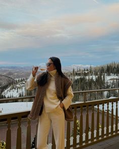 Aristocrat Aesthetic, Mode Au Ski, Warm Winter Outfits, Hot Wine, Winter Autumn Outfits, Kelsey Merritt, Mountain Vibes, Ski Outfits, Mountain Outfit