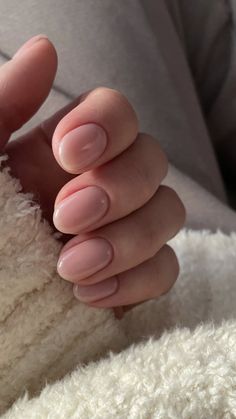 Short Round Nail Ideas Acrylic, Neutral Oval Nails, Really Short Almond Nails, Trendy Nails Designs, Abstract Nail Art Designs, Designs Nails Art, Nail Art Designs 2023, Abstract Nail, Nails Art Designs