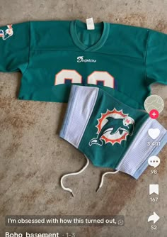 Vikings Game Day Outfit, Custom Gameday Outfits, Diy Game Day Outfit, Styling Baseball Jerseys, Reworked Sportswear, Jersey Upcycle, Upcycled Jersey, Mlb Wife, Cute Sport Outfits