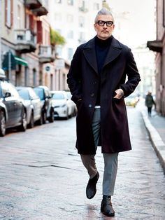 Navy Overcoat, Italian Mens Fashion, Toms Style, Italian Fashion Street, Stylish Men Casual, Mens Fashion Classic, Tokyo Fashion, Street Style Winter, Club Style