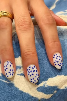 White And Blue Gel Nails Short, Cape Cod Nails, Summery Nails, Cute Gel Nails, Fire Nails, Floral Nails, Short Acrylic Nails