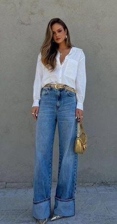 Outfit Jeans Elegante, Jeans And A Nice Top Outfit, Silk Top Outfit Casual, Wide Leg Jean Pants Outfit, Elegant Outfit Jeans, Outfit Para Brunch, Wide Leg Jeans Outfit Spring, Lavender Top Outfit, Cool Tone Outfits