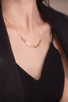 Neck Chains Gold Simple Delicate Necklaces, Gold Jewelry Simple Necklace Classy, Neck Chains Gold Simple, Gold Earrings Designs For Daily Use, Latest Gold Jewellery Designs, Gold Chain Designs For Women, Gold Necklace Chains, Chain Designs Gold, Chained Necklace