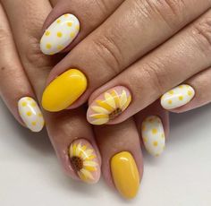 Easter Nails Design Spring, Sunflower Nail Art, Summer Gel Nails, Sunflower Nails, Spring Nail Trends, Nails 2021, Trends 2023, Easter Nails, Nails Fall