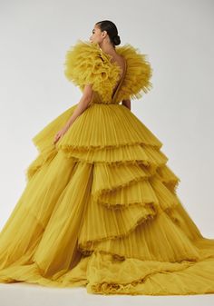 Tail Gown, Nicole Felicia, Yellow Inspiration, Gold Tulle, Dresses 2022, Photoshoot Fashion, Bridal Ball Gown, Girl Portrait, Ruffles Fashion