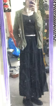 Long Skirt Fairy Grunge, Long Skirt Outfits Aesthetic Grunge, Alt Outfits Long Skirt, Gothic Long Skirt Outfit, How To Style Long Black Skirt, Outfits With Long Black Skirts, How To Style A Long Black Skirt, Long Skirt Grunge, Goth Skirt Outfit