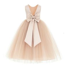 This gorgeous flower girl dress features a open back satin bodice with elegant tulle skirt. The waistline is delicately decorated with a removable satin tiebow. The elegant tulle skirt has 6 layers, top 3 layers are made of tulle. 4th is layer of soft satin, 5th layer is a netting attached to the 6th layer for additional fullness, the 6th layer is a satin lining to bring comfort to your little girl while wearing the dress. Perfect for princess party, wedding, holiday, theme party, ceremony, birt Dress For Wedding Guest, Champagne Flower Girl, Satin Flower Girl Dress, Tulle Flower Girl Dress, Pageant Gown, Toddler Flower Girl Dresses, Dress For Wedding, Tulle Flower Girl, Satin Tulle