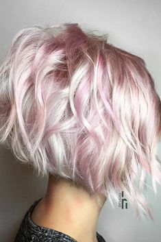 This summer is pink/coral ends. Next summer maybe pastel highlights like this. Short Layered Wavy Hairstyles, Wavy Bob Hairstyles, Wavy Bobs, Short Wavy Hair, Short Wavy, Penteado Cabelo Curto, Pastel Hair, Blonde Balayage, Great Hair