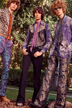 Roberto Cavalli Spring/Summer 2017 70s Fashion Men, Moda Hippie, 60s 70s Fashion, 70s Inspired Fashion, Austin Powers, 70s Outfits, Gay Fashion, Summer Mens