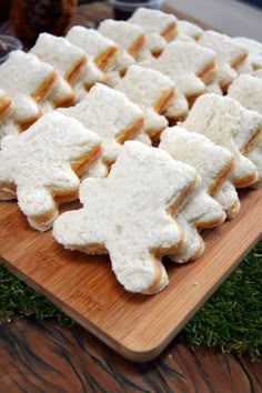 some cookies are on a cutting board with grass