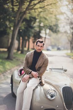 David Gandy Aesthetic, Yuppie Style, David Gandy Style, Men Pose, Car Shoot, Perfume Men, Cars Photography, Androgynous Models