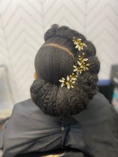 High Bun Bridal Hair Black Women, Wedding Hair 4c, Natural Wedding Updo, Natural Hair Wedding Styles Black, Afro Bridal Hairstyles, Natural Hair Updo Wedding, Afro Wedding Hairstyles, Black Brides Hairstyles