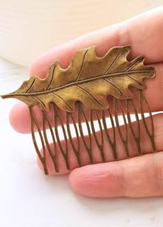 Oak Leaf Hair Comb  This Nature Hair comb presents a beautiful fall oak Leaf. The haircomb has a very charming woodsy feel by way of its woodland outdoor style. Great gift idea for Nature enthusiasts and for that shabby chic woman in your life. ☻Color: ~ Antiqued Bronze ☻Link to More Hair Accessories: https://www.etsy.com/shop/FashionCrashJewelry?ref=profile_header&search_query=hair+accessories ☻Link to The ENTIRE SHOP: https://www.etsy.com/shop/FashionCrashJewelry?ref=shopsection_shophome_leftnav&ga_search_query=crystal%2Bnecklace Our Motto ~ Happy Customers Are Awesome Let us know of any problems or concerns with purchases. 5star reviews and positive comments are greatly appreciated, they help the success of our shop more than you know ♥ Thank you for visiting Fashion Crash Jewelry. Than Brown Hair Accessories, Bronze Autumn, Leaf Hair Clip, Autumn Hair Accessories, Decorative Hair Clips, Earthy Outfits, Life Color, Hair Adornments, Profile Header