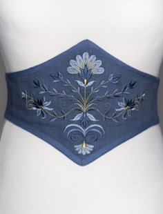 "The English Garden" WAIST: 75 to 83 cm Do you like corsets but also like feeling comfortable in your clothes? This belt is made for you! This is an embroidered elastic waist cincher, made of quality linen. Steel bones on the front of the belt provide support and give the illusion that it is a real corset. The sturdy elastic that makes up the back of this accessory provides greater sheathing than a classic belt and will adapt perfectly to your size. The embroidered pattern was created in our workshop for this unique collection (machine embroidery). It is available in several colors on request. Please note, the color of the fabric may vary slightly from the photo. Handmade item in France (and with great care Fabric Waist Belt, Waist Corset Pattern, Fantasy Costume Corset Belt With Corset Back, Medieval Underbust Corset Belt For Fantasy Events, Hand Painted Corset, Back Of Corset, Ren Faire Corset Pattern, Medieval Overbust Fitted Corset Belt, Corset Belt Pattern