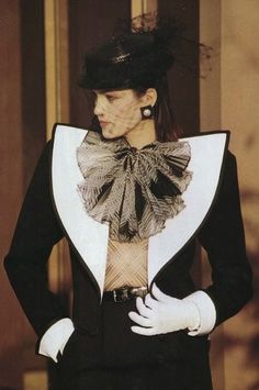 Yves Saint Laurent Paris, Yves Saint Laurent Couture, Fashion 1980s, Mode Editorials, 80’s Fashion, Fashion 80s, Couture Mode, Retro Mode, 1980s Fashion