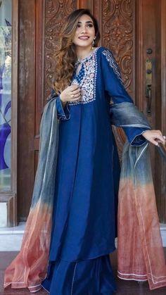 Gorgeous Blue Maxi Dress . Modest fashion. Royal blue color looks gorgeous! Royal Blue Dresses For Eid, Maxi Dress Modest, Combination Dresses, Eid Dress, Blue Color Combinations, Yellow Party, Gotta Work, Dress Modest, Blue Dress Women