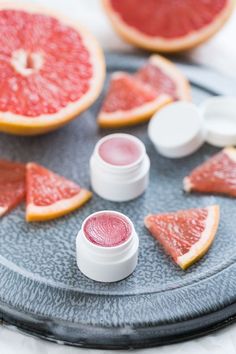 Homemade Pink Grapefruit Lip Balm | Get Inspired Everyday! Easy Lip Balm, Diy Makeup Recipe, Diy Lip Scrub, Diy Lip Balm Recipes, Lip Balm Recipes, Diy Lip Gloss, Homemade Lip Balm, Diy Kosmetik, Lip Scrubs