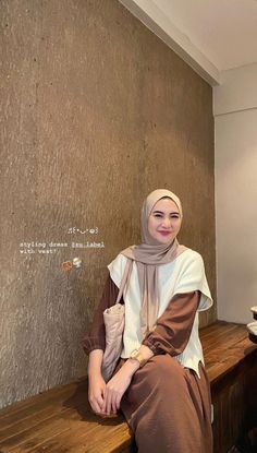 Indonesian Outfit Hijab, Clean Hijab Outfit, Earth Tone Outfits Casual Hijab, Outfit Hijab Syari Casual, Ootd Syari Casual, Outfit Hijab Casual Rok, Hijab Syar'i Style, Modest Work Outfits