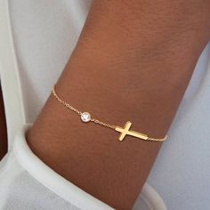 This beautiful cross charm bracelet is a perfect accessory for any occasion. It features a delicate chain with a fancy cross charm that sparkles with cubic zirconia stones. The bracelet is made of high-quality alloy material that is durable and hypoallergenic. The clasp is easy to use and secure. The bracelet is adjustable and fits most wrist sizes. This bracelet is a versatile piece that can match any outfit and style. You can wear it alone or layer it with other bracelets for a trendy look. It Cross Charm Necklace, Cross Chain, Vintage Punk, Hand Chain, Cross Bracelet, Cross Charms, Metal Bracelets, Chain Link Bracelet, Marilyn Monroe