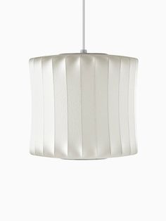 Les lampes Nelson Bubble sont un assortiment de lampes aux silhouettes sphériques variées qui émettent une qualité de lumière uniforme. La forme large de la suspension Nelson Bubble, ainsi que les lignes douces et fluides de sa structure en acier, apportent une jolie forme et une lumière douce à tout intérieur. Taille du produit Taille du modèle A : Diamètre 40 cm x H 22 cm / 15,8 x H 8,7 Taille du modèle A : Diamètre 50 cm x H 25 cm / 19,7 x H 9,8 Taille du modèle B : Diamètre 40 cm x H 22... Nelson Bubble, George Nelson Bubble, Steel Ceiling, Lantern Pendant Lighting, Bubble Lights, Lantern Lamp, Pendant Light Design, Single Pendant Lighting, George Nelson