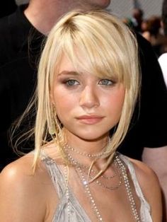 bangs bangs bangs Ashley Olsen Hair, Cute Medium Haircuts, Loose Updo, Blonde Bangs, Nails Oval, Olsen Twins, Haircuts With Bangs, Medium Hair Cuts