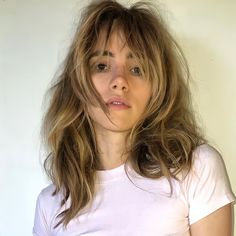 Shaggy Straight Hair Long Layered, Wiki Waterhouse Hair, Surfer Bangs, Surfer Hair Women, Blonde Short Hair Bangs, Wavy Shaggy Hair, Short Blonde Shag, Long Grunge Hair, Blonde Shag Haircut