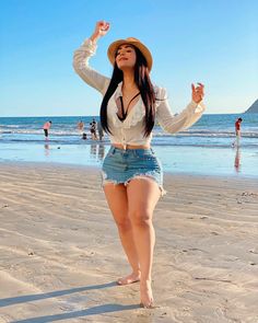 Iranian Women, Curvy Women Jeans, Photoshoot Outfits, Trendy Outfits, Girl Fashion, Instagram Profile, Summer Outfits