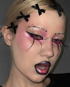 Photo Shoot Makeup Ideas, Editorial Eye Makeup, Horror Beauty, Editorial Makeup Photography, Alien Core, Fairy Eye Makeup, Photo Shoot Makeup, Futuristic Makeup, Makeup 2024