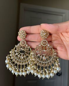 Jewelry Accessories Indian, Earing For Sarees, Indian Accessories Jewelry, Desi Accessories Aesthetic, Desi Wedding Jewelry, Indian Earrings Aesthetic, Traditional Earrings Indian Jewelry, Desi Earrings, Jewellery For Wedding