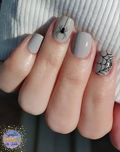 Natural Color Halloween Nails, Spooky Nails Natural, Gel Nail Designs Short Nails Halloween, Halloween Nails Manicures, Cute Short Holloween Nails, Halloween Short Nail Designs Simple, Cute Halloween Nails For Short Nails, Cute Short Acrylic Nails Square Halloween, Halloween Nail Designs Natural Nails