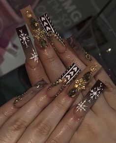 Dope Christmas Nails, Gothic Christmas Nails, Nails Polish Designs, Cat Claw Nails, Gems Nails, Sweater Nail Art, Nails Gems, Holidays Nails, Snowflake Nail Design