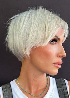 36 Cool short bob hairstyles for fine hair to try now - Lily Fashion Style Pixie Bob Cut, Long Pixie Bob, Corte Shaggy, Very Short Bob, Choppy Pixie Cut, Pixie Bob Hairstyles, Fine Straight Hair