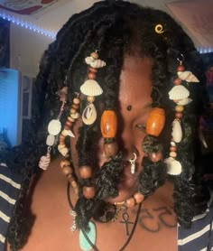 Assorted beads and seashells on copper wire Boho Natural Hairstyles, Shells In Hair, Loc Hair Accessories, Dread Ideas, Hair Wall, Loc Beads, Seashell Hair, Dreadlock Jewelry, Hair Chain