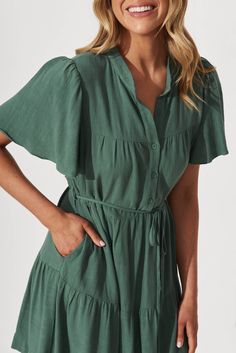 Dress it up or down, our beautiful Rosemary Smock Dress in Linen. Perfect for picnics, brunch dates and beach days with its overall summery feel. Pair with some white sneakers or sandals and you’re ready to go! Lightweight, non-stretch, breathable fabric Functional button front Collared feature Functional upper front buttons Functional side pockets Tiered skirting Waist loop with separate waist tie Unlined True to size 100% Linen Our model Phoebe wears a size AU 8. She is 178cms in height and fe Natural Fiber Clothing, Brunch Dates, Cold Weather Fashion, Lace Dress Black, Party Tops, Beach Days, Smock Dress, New Tops, Navy And Green