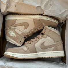 Brand New Air Jordan Mids! Never Worn Size 6.5 Women Still In Original Packaging Tan Jordans, Nike Jordan Beige, Sneakerball Outfits, Jordan Beige, Brown Tennis Shoes, Jordan Mids, Brown Tennis, Tan Sneakers, Nike Shoe