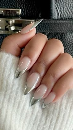 Wife Nails, Kutek Disney, Nagellack Trends, Almond Acrylic Nails, Mob Wife, Nails 2024