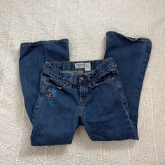 Love these late 90s / early 2000's era denim flare jeans for kids! Label: OshKosh B'Gosh Material: 100% Cotton Size: 6X Good Vintage Condition MEASUREMENTS IN INCHES (laid flat + unstretched double where needed) : Waist: 11.5 (adjustable waist straps inside jeans if you want to make it smaller) Length: 27 Each vintage piece has been preloved. Minor fading + wear is expected & often adds to the character. All items are cleaned & from a smoke & pet free building. We hope you appreciate this find as much as we do. Jeans For Kids, 2000s Era, Y2k Early 2000s, Denim Flare Jeans, Kids Labels, Late 90s, Embroidered Denim, Denim Flares, Girls Jeans