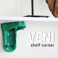 there is a shelf with a green object hanging from it's side and the words veini on top