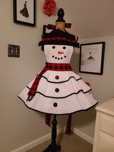 a dress made to look like a snowman