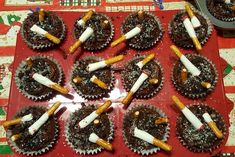 Ashtray cupcakes  white trash party Chocolate cupcakes Pretzel cigarettes Funny Appetizers For Party, Hillbilly Party Ideas, Trailer Park Themed Party Food, Hillbilly Party Costumes, Beetlejuice Party Food, Trash Party Ideas