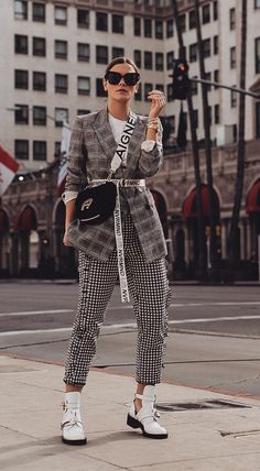 more pins --> YUMEHUB ♡ instagram --> @YUMEHUB ♡ download us in the app store! --> http://www.yumehub.com BE inspired! ♡ Cut Out Boots, Checkered Suit, Style Désinvolte Chic, Plaid Outfits, Pullover Outfit, Street Style Chic, Street Style Inspiration