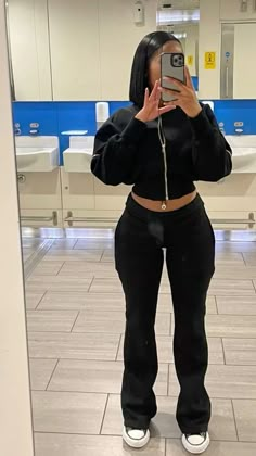 Jumper And Flares Outfit, Nyc Baddie Outfits, Calm Fits Black Woman, Black Sweatsuit Outfits Women, Flared Joggers Outfit, Ootd Ideas For School, Sweatsuit Outfits Black Women, Black Sweatsuit Outfit, 2 Piece Set Outfit Black Women