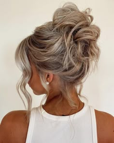 Bridesmaid Updo 2023, Braidmaids Hairstyles Up, Bridesmaid Hair Up High, All Up Wedding Hair Up Dos, Modern Bride Hair Accessories, Mother Of Bride Updos For Long Hair, Beach Wave Updo Wedding, Fun Bride Reception Dress, Wedding Guest Updo Medium Length