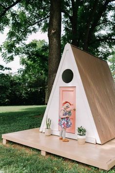 35+ Jaw-Dropping Playhouse Ideas that you Would Want to Live in 6 Frame Playhouse, Simple Playhouse, A Frame Playhouse, Playhouse Diy, Modern Playhouse, Playhouse Plans, Balkon Decor, Diy Playhouse, Backyard Playhouse