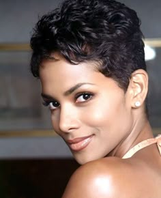 Pixie Haircut 90s, Black Hair 90s, African American Women Hairstyles, Haircut 90s, Short Human Hair Wigs, Ethnic Hairstyles