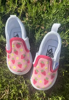 Strawberry fields custom hand painted baby toddler vans shoes Custom Toddler Shoes, Painted Baby Shoes, Strawberry Shoes, Custom Baby Shoes, Baby Vans, Painted Shoes Diy, Painted Vans, Strawberry Baby, Girls Shoes Sneakers