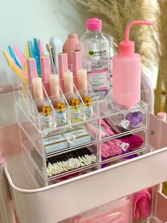 Lashes Organization, Pink Lash Studio, Esthetician Organization Ideas, Spa Organization, Studio Lash Designer, Lash Accessories, Brow Tech, Lash Room Ideas, Eyelash Studio