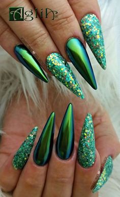 17 Stunning Green Chrome Nail Design Ideas - thepinkgoose.com Chrome Nail Design, Irish Nails, Unghie Sfumate, St Patricks Day Nails, Sassy Nails, Mirror Nails, Chrome Nail