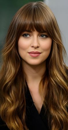 Emma Stone Brunette, Auburn With Bangs, Full Bangs Long Hair Straight, Classy Bangs, Slight Bangs, Medium To Long Hairstyles, Full Fringe Bangs, Long Hairstyles With Bangs, Dakota Johnson Hair